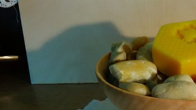 Immer trockene Seife durch die handgedrechselte Seifenschale inkl. Steine und Seife ab15,--€