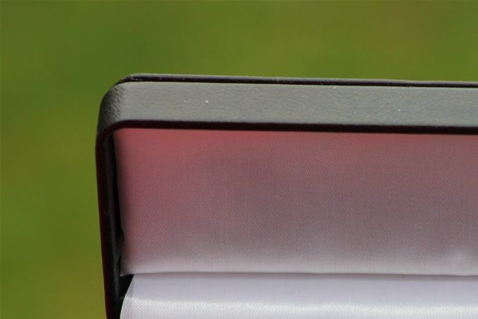 Handgedrechselter Drehkugelschreiber aus Serbentin-Kobald mit Platingehäuse inkl. Etui   € 49,--